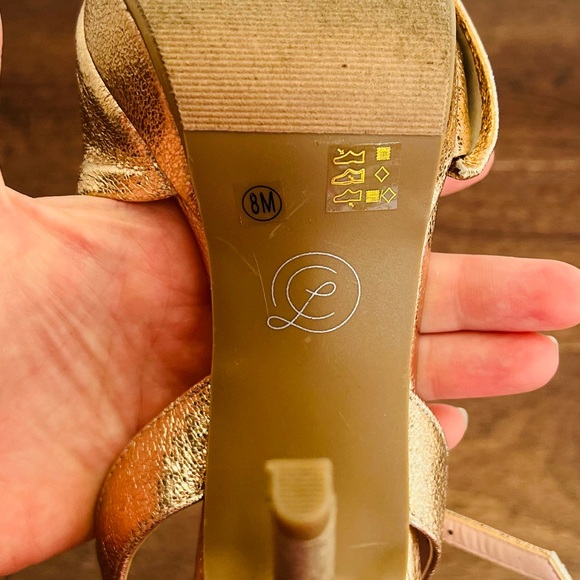 Gorgeous Chinese Laundry 8M heels in gold - Picture 7 of 7